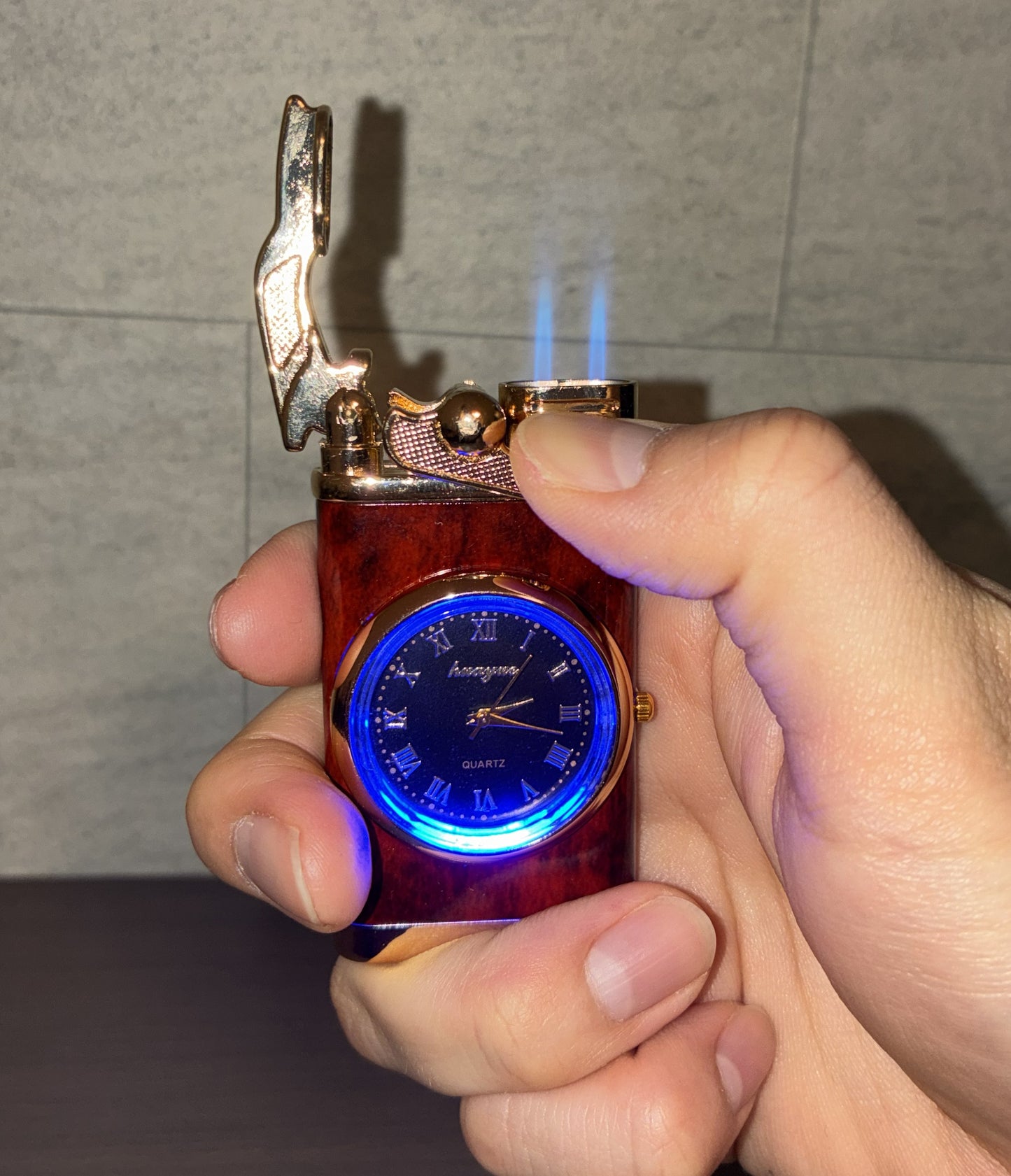 Whispen ヴィンテージ・クロックライター｜アナログの贅沢を指先に。視線を奪う金属の機能美