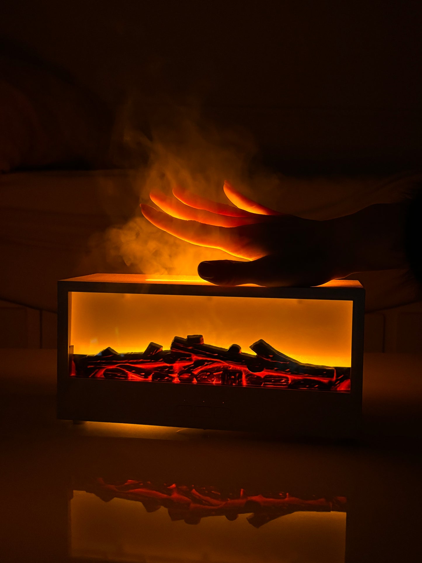 Whispen 暖炉加湿器｜置くだけで自宅が高級ホテルに。香りとうるおいの特等席